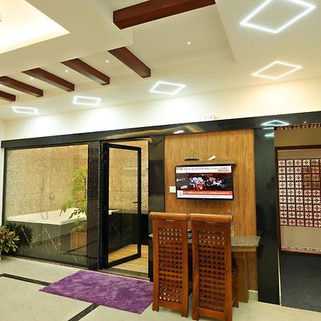 Готель Krishnakripa Premium Residency Kochi Екстер'єр фото