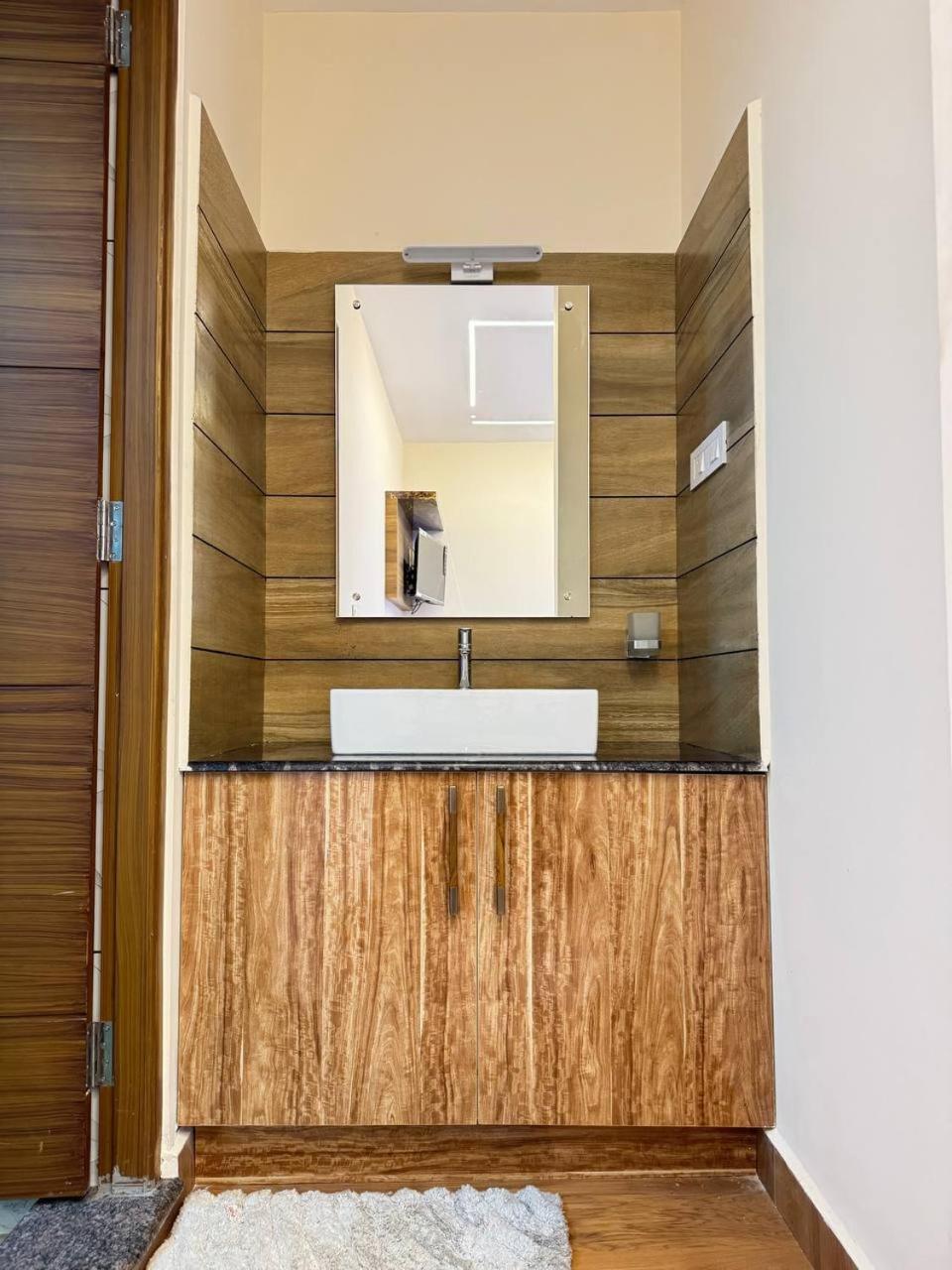 Готель Krishnakripa Premium Residency Kochi Екстер'єр фото
