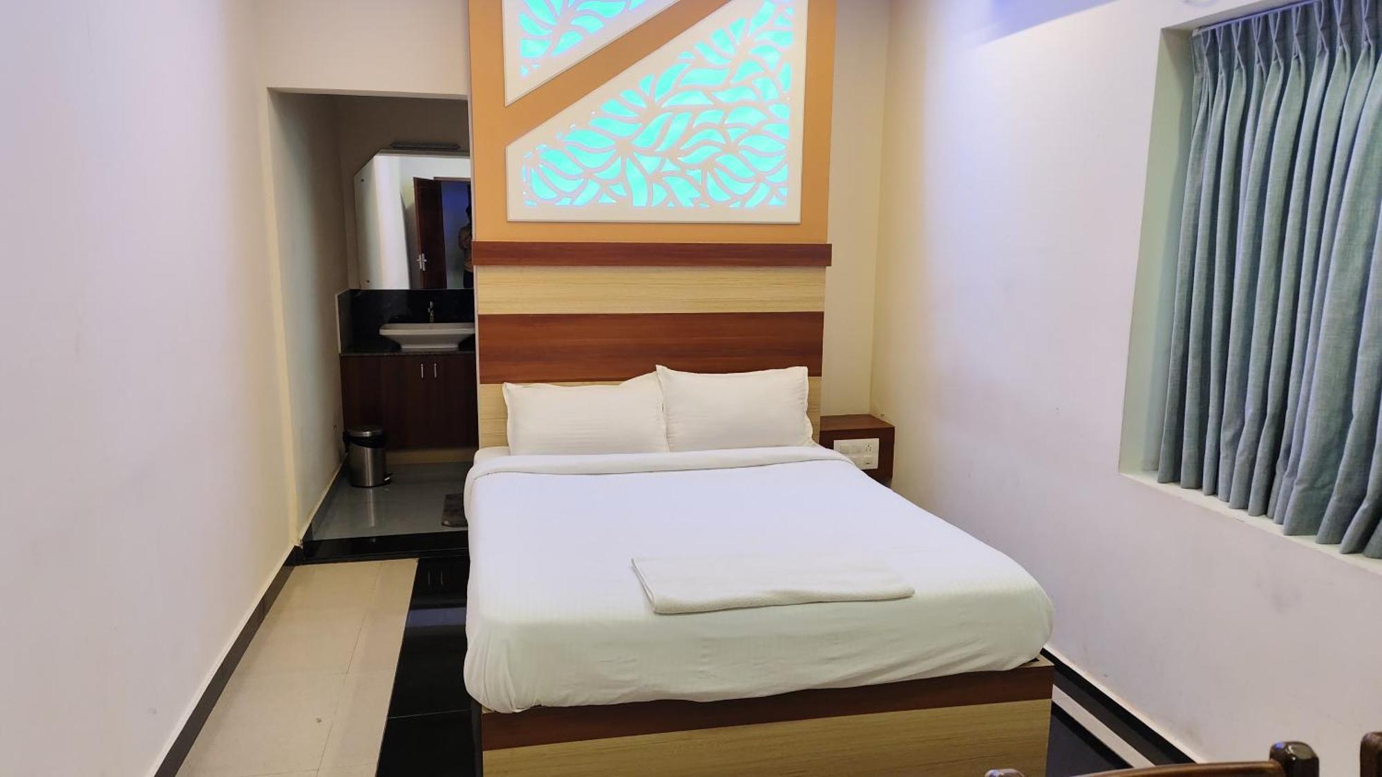 Готель Krishnakripa Premium Residency Kochi Екстер'єр фото